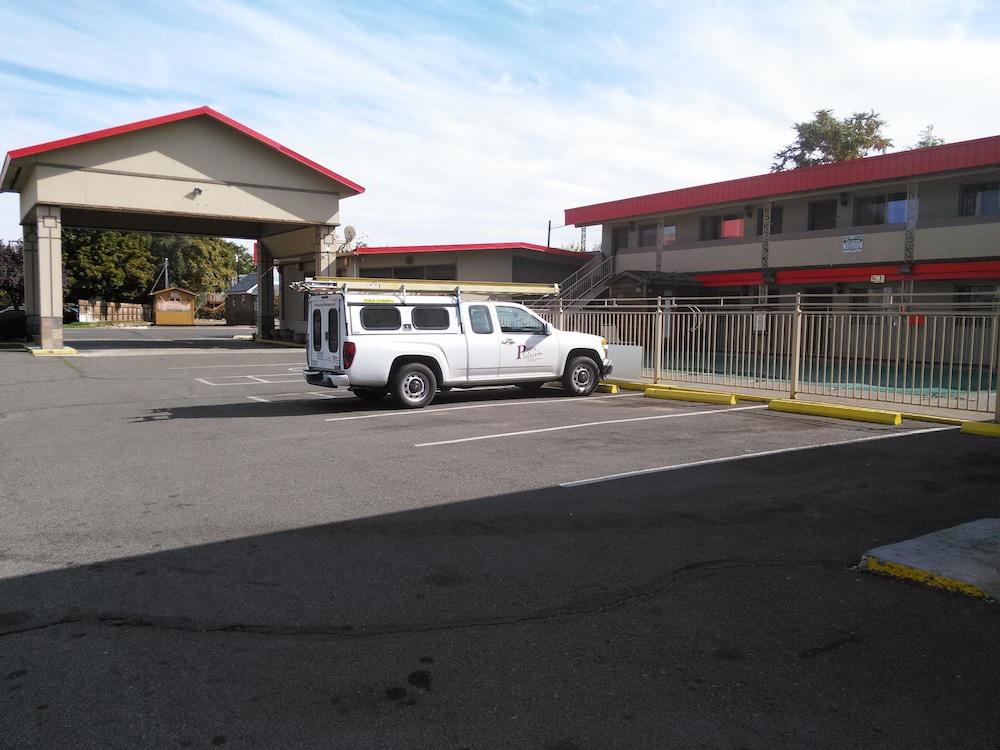 Yakima Valley Inn ภายนอก รูปภาพ